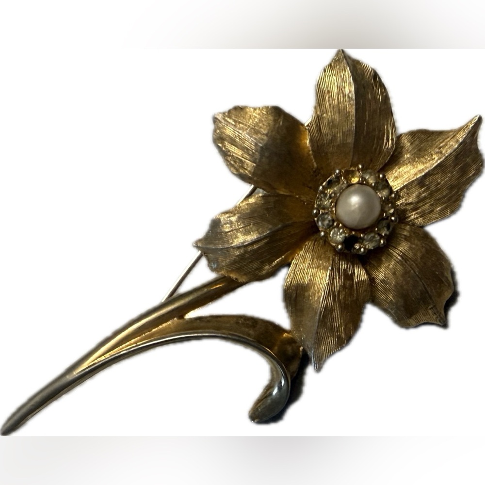 NARCISSUS - VINTAGE MARCEL BOUCHER GOLD TONE CULTURED PEARL BROOCH